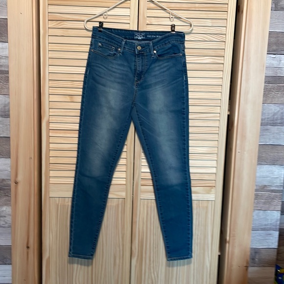 Levi’s Skinny Jeans - Picture 1 of 4